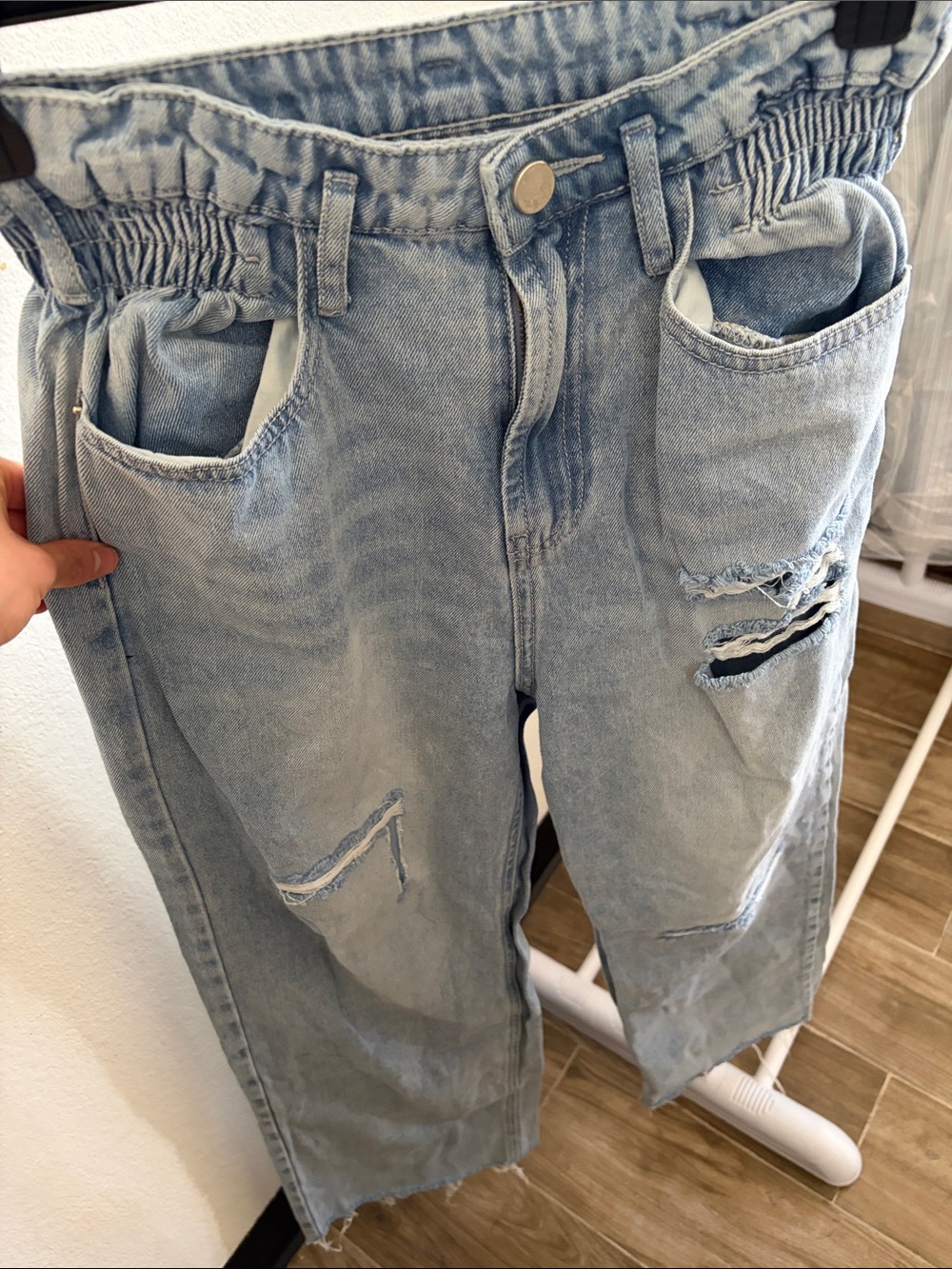 SHEIN Light Blue Distressed Straight-Leg Jeans